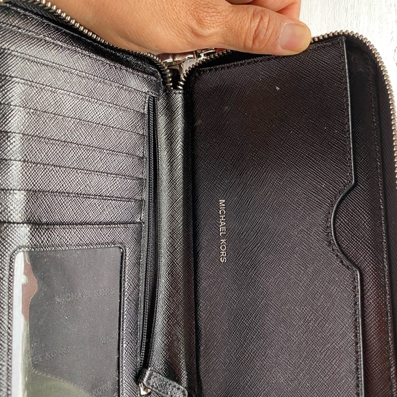 Michael Kors black Wallet - Picture 5 of 8